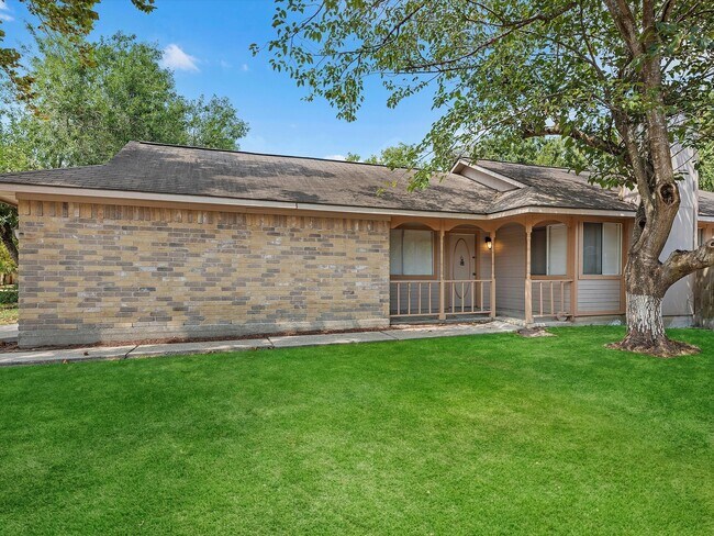 Foto del edificio - 23526 Tree House Ln