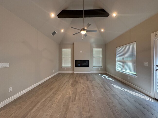 Building Photo - 1800 SW Riverstone Rd