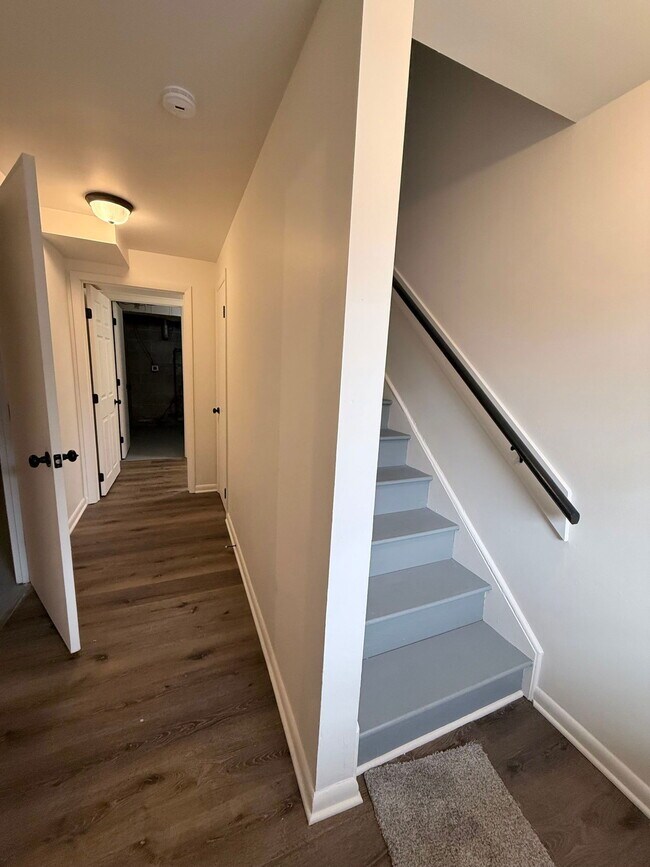 Building Photo - 52 N Front St