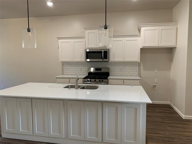 Foto del edificio - 3305 Enclave Pl