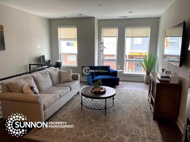 Building Photo - Modern 2 BR 2.5 BA Townhome with Rooftop D...