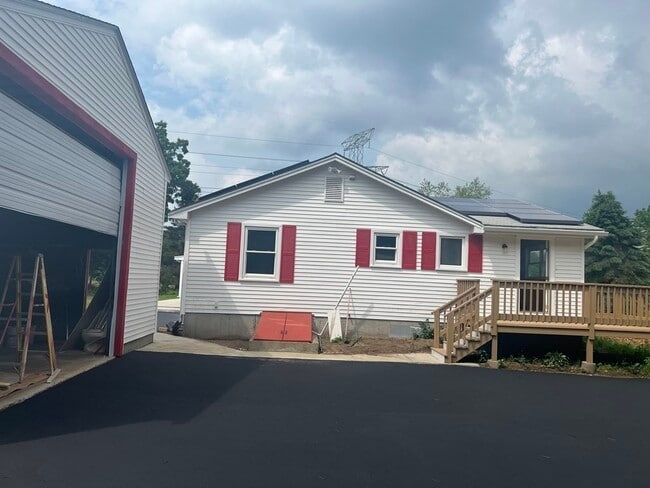 Building Photo - 167 Massapoag Ave