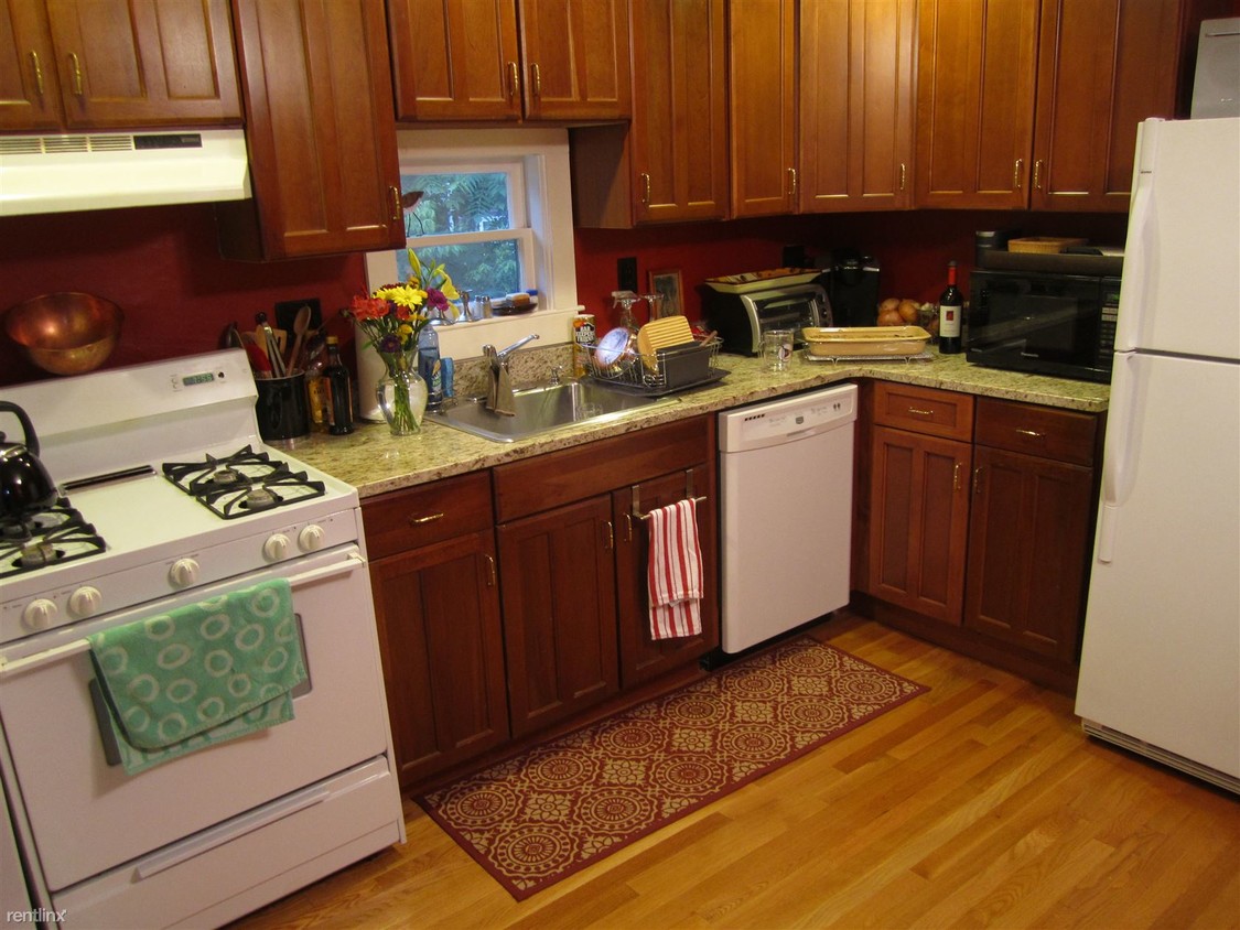 Primary Photo - 2 br, 1 bath House - 54 Burt St