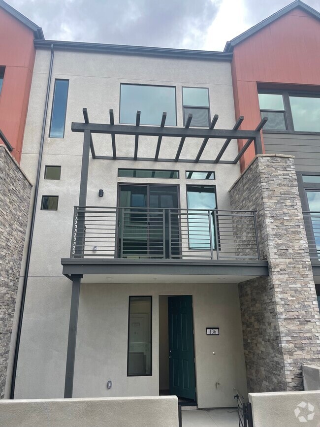 Building Photo - 136 Sawbuck