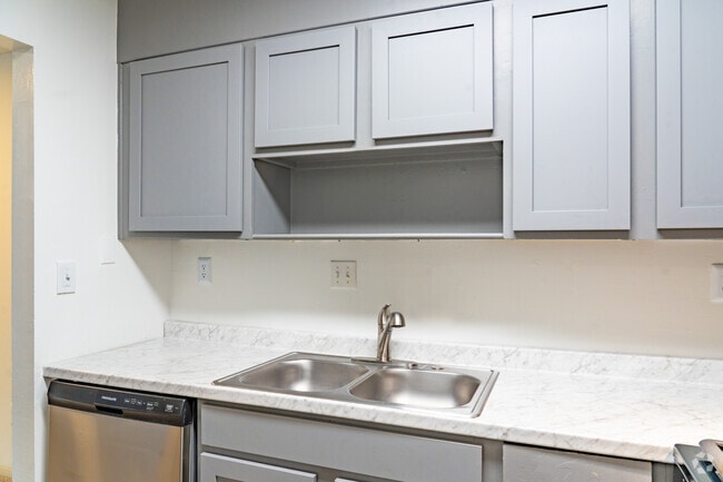 1BR, 1BA - 800SF Kitchen - Chateau Apartments - New