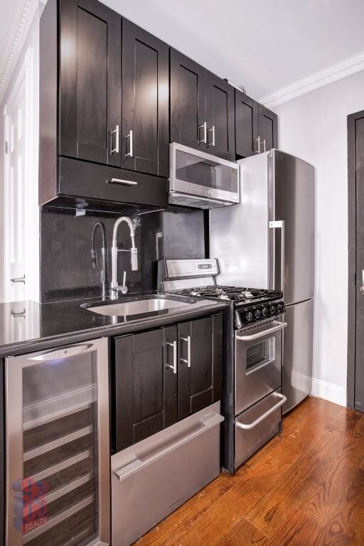 Primary Photo - 120 E 120th St