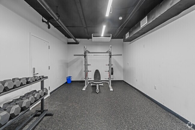 Gimnasia - Waterford Tower Apartments