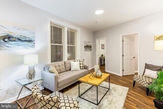 Building Photo - 209 15th St NE