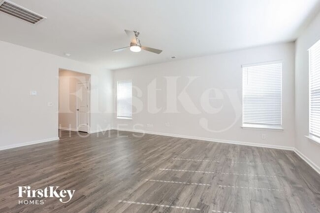 Building Photo - 411 Stonefence Dr