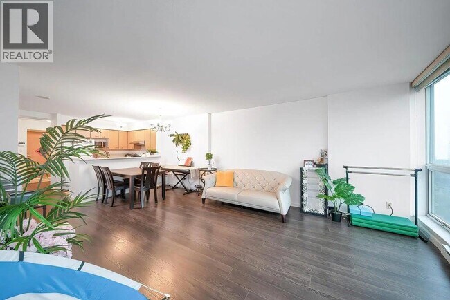 Photo du bâtiment - 6088-6088 Willingdon Ave