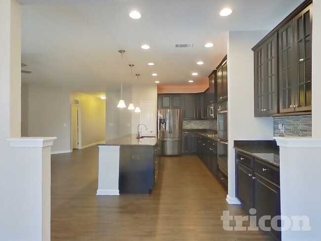 Building Photo - 735 Longford Dr