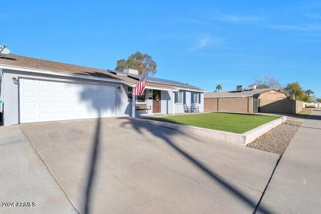 Foto del edificio - 3630 E Friess Dr