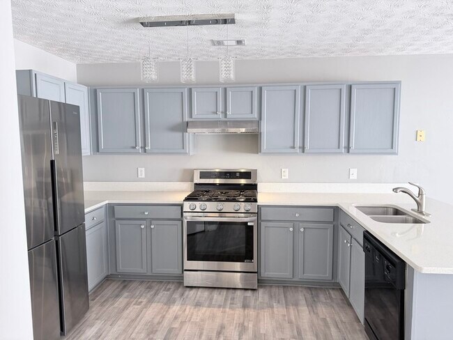 Building Photo - House 4 Beds 3 Baths