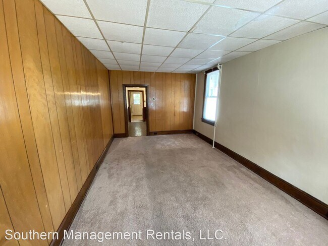 Foto del edificio - 6 br, 1 bath House - 63 W Main Street