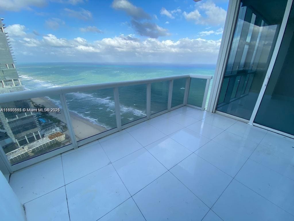 Primary Photo - 18201 Collins Ave