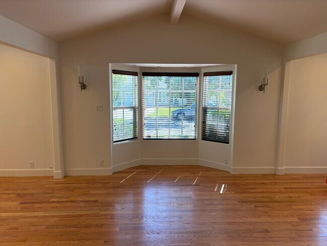 Foto del edificio - 4809 Norwich Ave