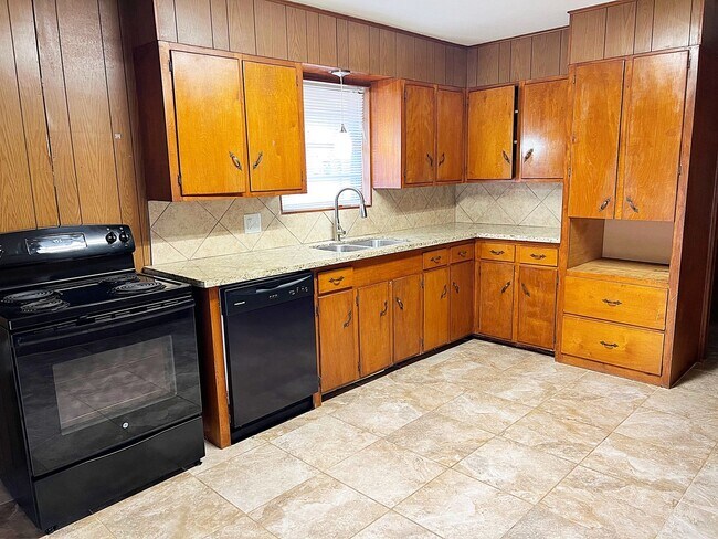 Building Photo - 6012 Barrows, Kountze, TX 77625