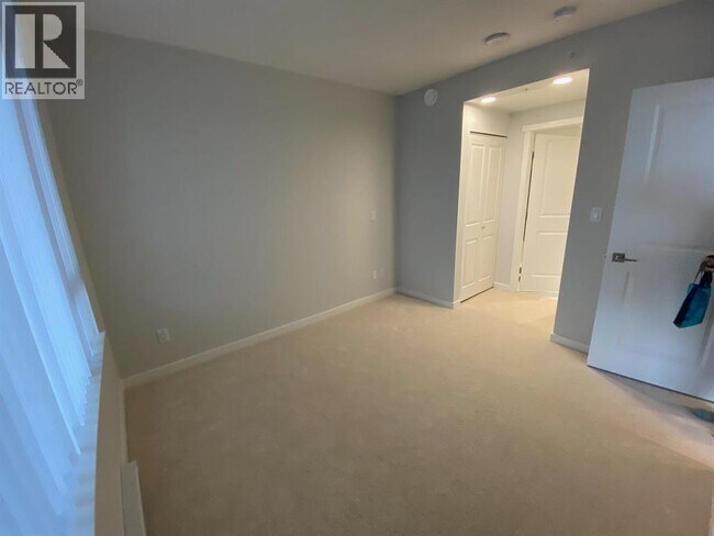 Building Photo - 2388 Madison Ave