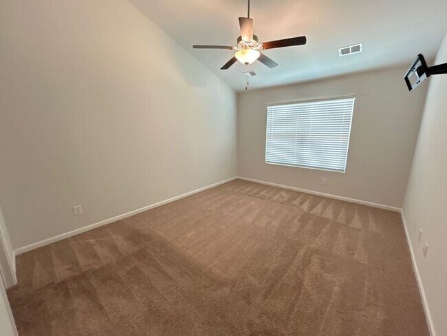 Building Photo - 424 Keeble Dr