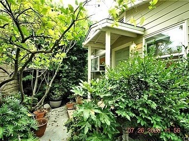 Unit Entry - 440 W Elk Ave