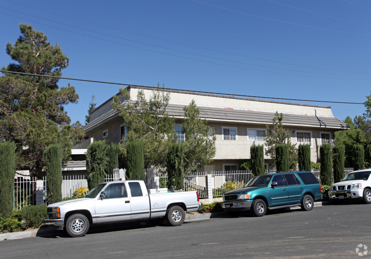 Primary Photo - Pinecrest Apartments