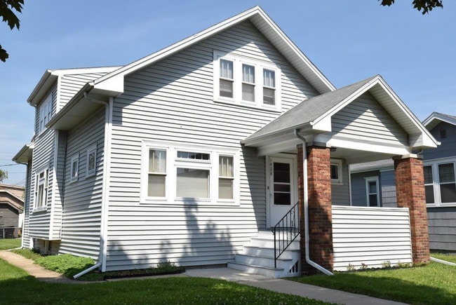 3743 Regency Dr Unit Lower Racine Wi 53402 Apartment For Rent In Racine Wi Apartments Com