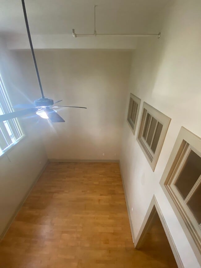 Building Photo - 1517 S Theresa Ave