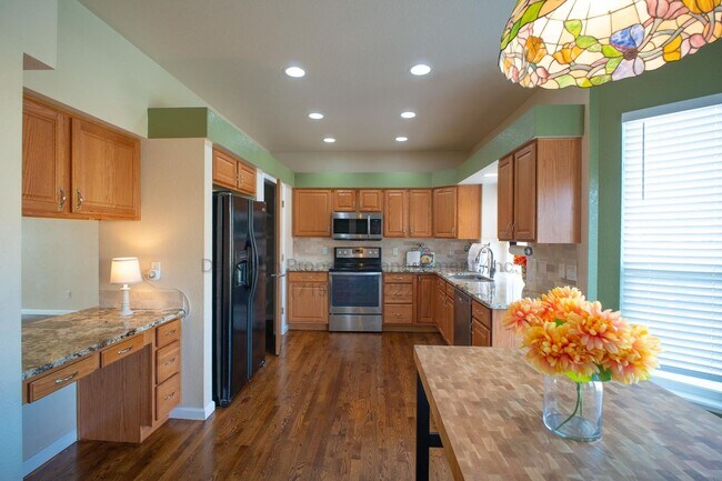 Foto del edificio - 3350 Castellon Dr