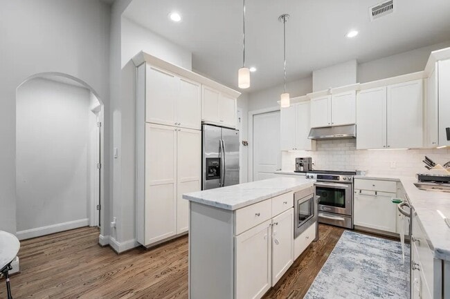 Foto del edificio - 3022 Maxroy St