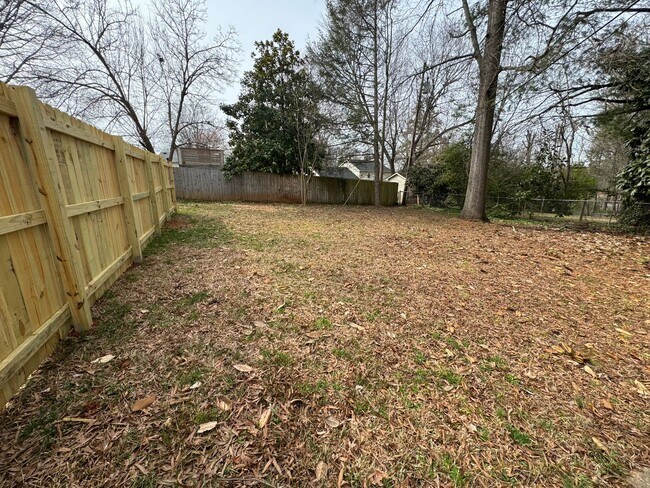 Building Photo - Newly Renovated 3 Bedroom Home