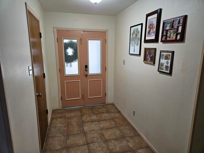 Building Photo - 1412 Alta Vista Ave