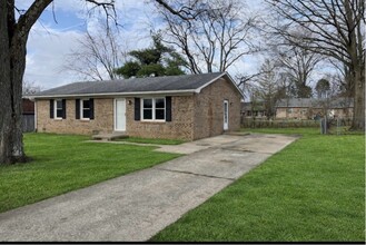 Building Photo - 119 Lakeview Dr