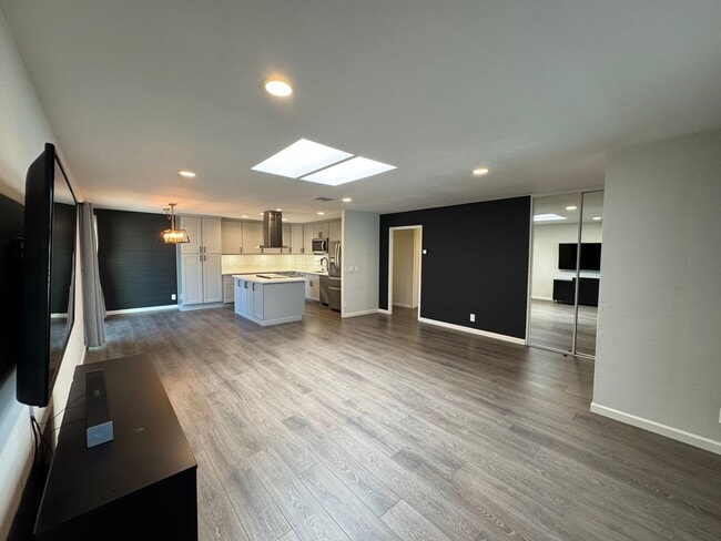 Foto del edificio - Beautiful Modern 3BD/2BA Home with AC & Pr...