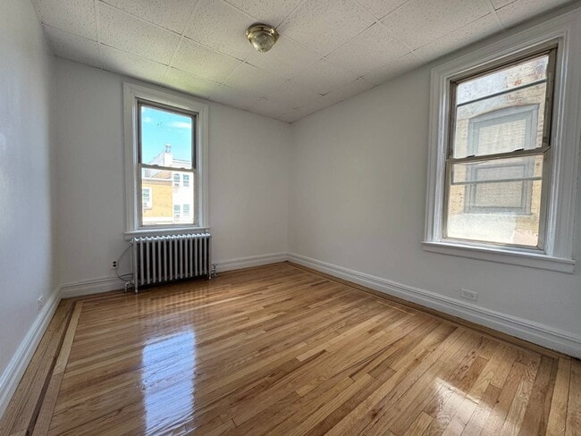 Building Photo - 861 Kinsella St