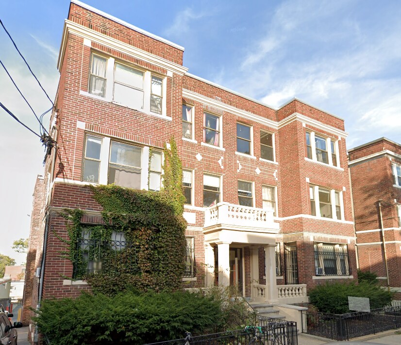 Primary Photo - 240 Kelton St