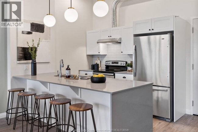 Building Photo - 3160 Meadowbrook Ln