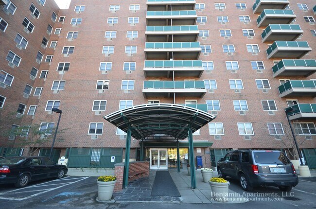 Building Photo - 131 Freeman St