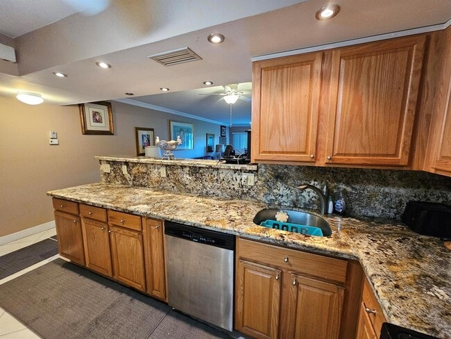 Photo - 2800 N Palm Aire Dr Apartment