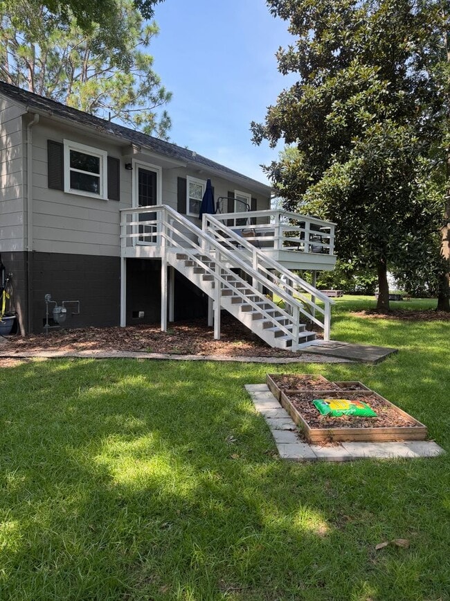 Building Photo - 722 Willow St