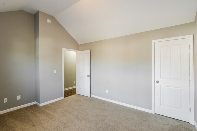 Foto del edificio - 465 Lory Ln