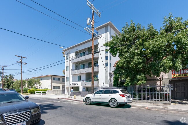 Edificio alternativo - 5630 N Fair Ave