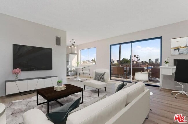 Foto del edificio - 4723 Beverly Blvd