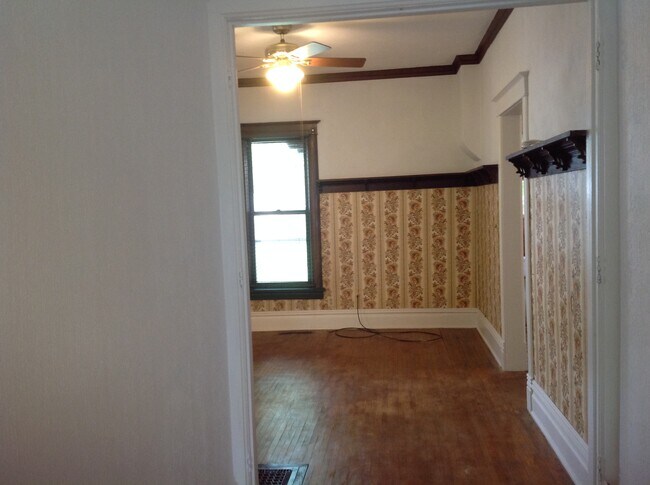 Building Photo - 215 S 3rd St