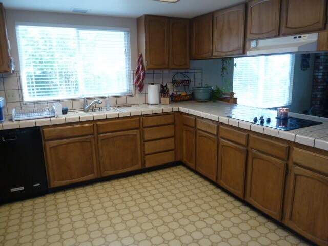 Building Photo - Beautiful Home in Desirable Neighborhood w...