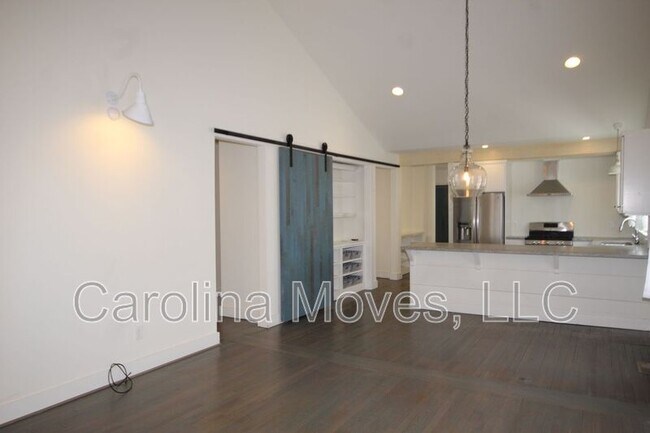 Building Photo - 104 Ladson St