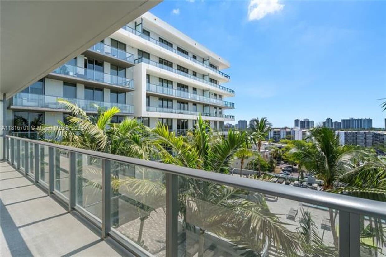 Photo - 2960 NE 207th St unit 815 (A11816701)
