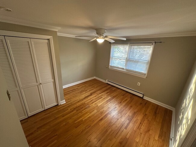 Building Photo - 7 Manor Dr