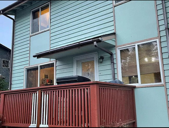 Building Photo - 1219A Selief Ln