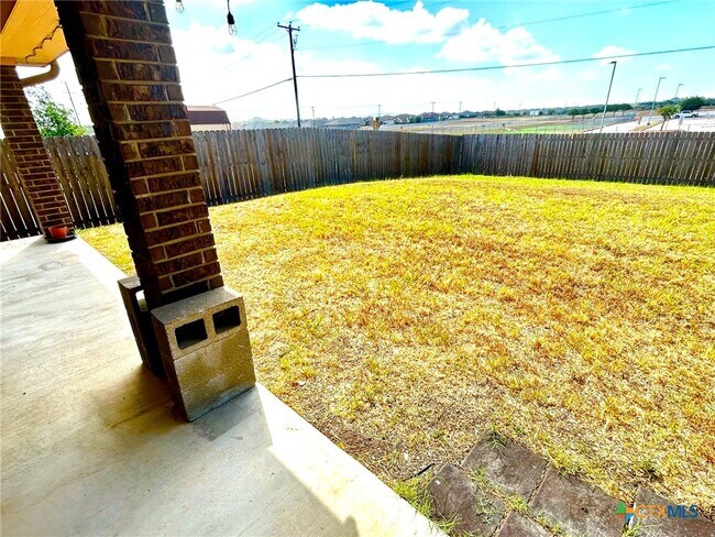 Foto del edificio - 3410 Breeder Ln