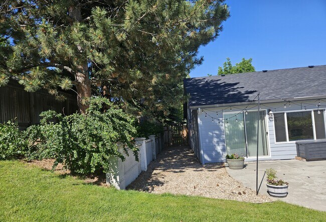 Private back yard - 6488 S Honeylocust Pl